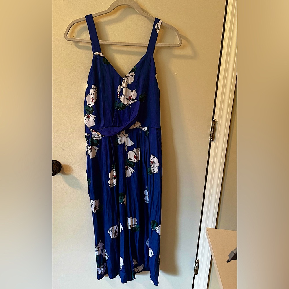 A New Day Blue Floral Romper 💙
Size Small